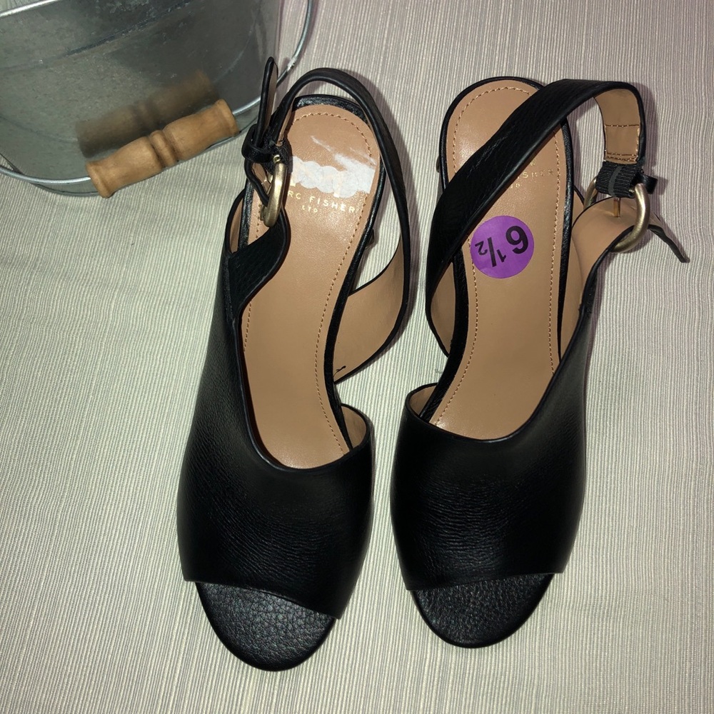 New MARC FISHER SZ 6 1/2 Heels - Picture 2 of 7
